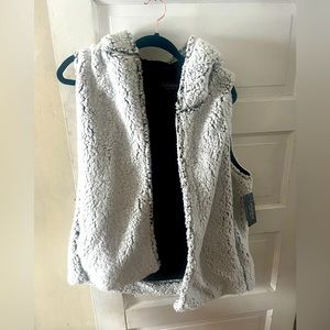 Fuzzy warm vest, never warn. Smoke free home. XL